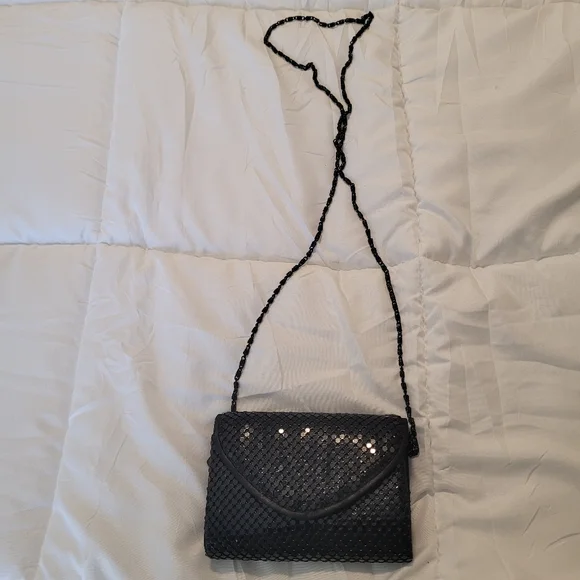 Little black sequined purse. Used once for a wedding. Measurements attac… - Picture 5 of 10